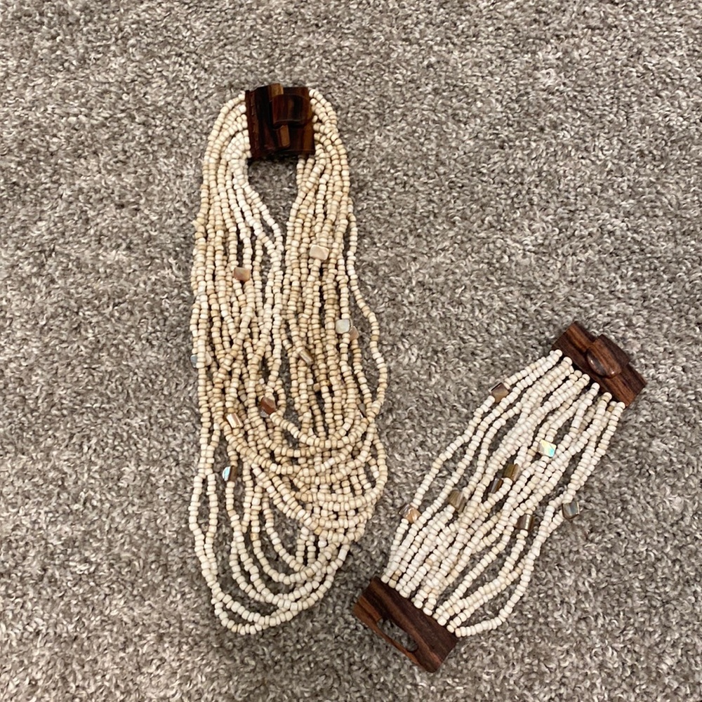 Boutique necklace and bracelet set